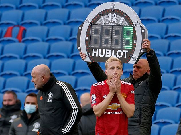 Manchester United gjenbrukte ikke Donny van de Beek og inviterte til slutt Jadon Sancho til å bli med